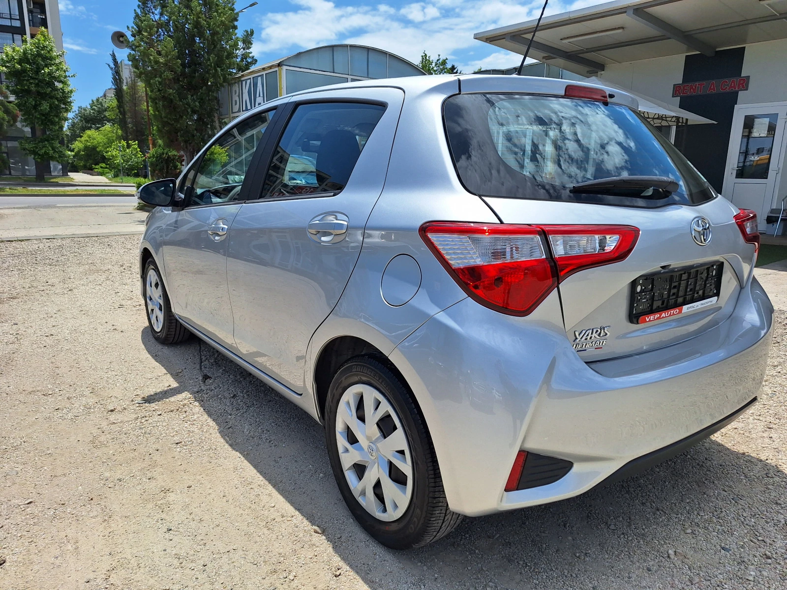 Toyota Yaris 1.0 - изображение 6