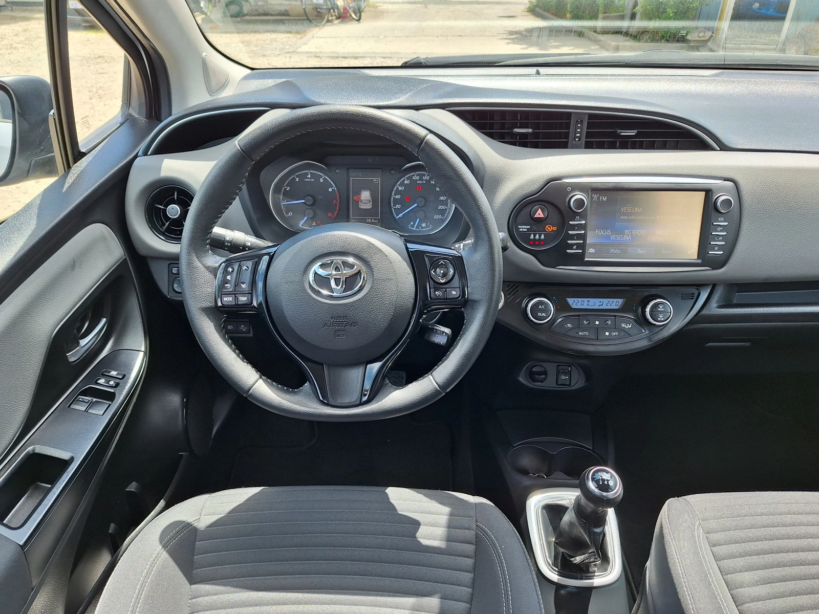 Toyota Yaris 1.0 - изображение 9