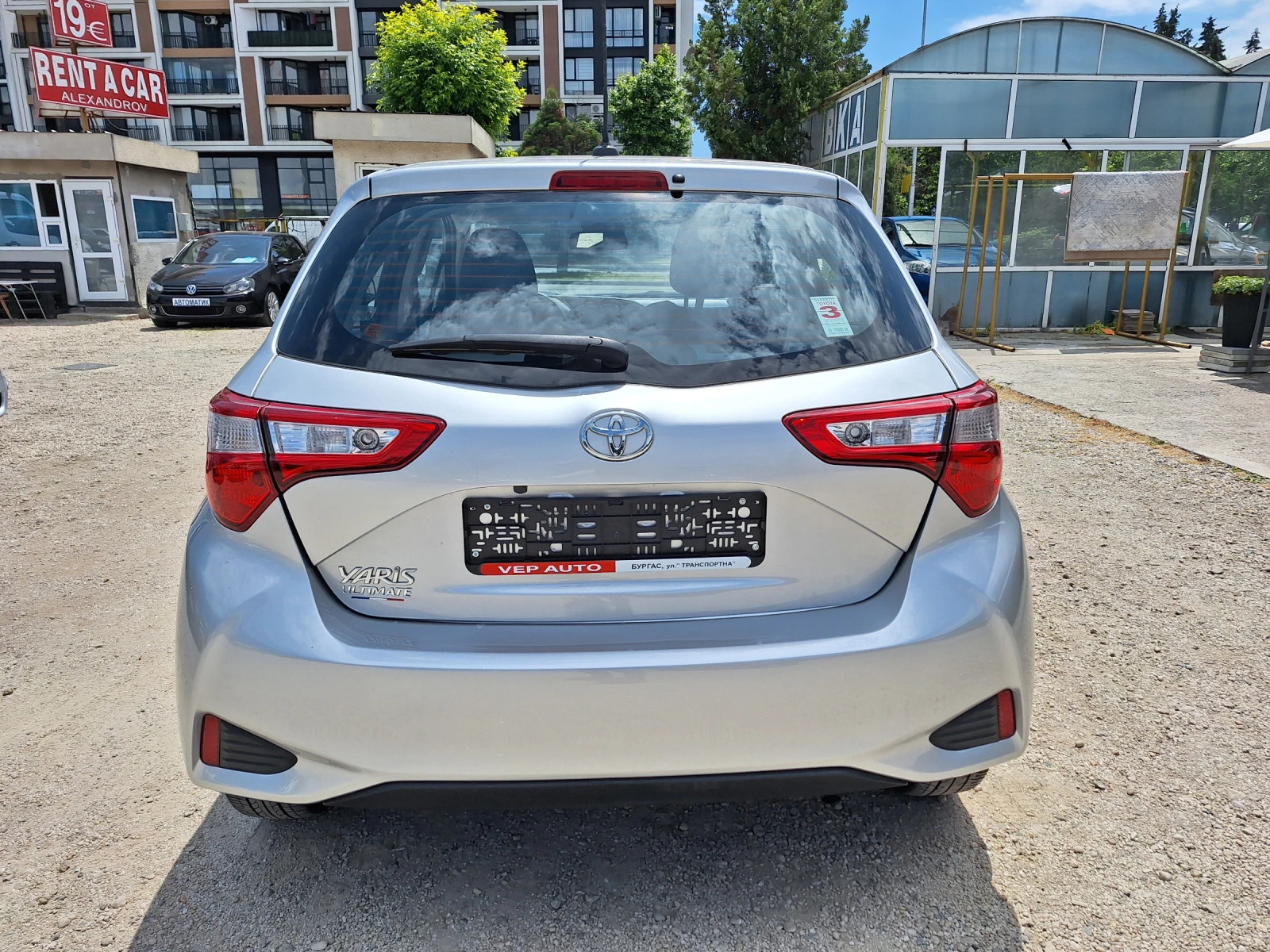 Toyota Yaris 1.0 - изображение 5