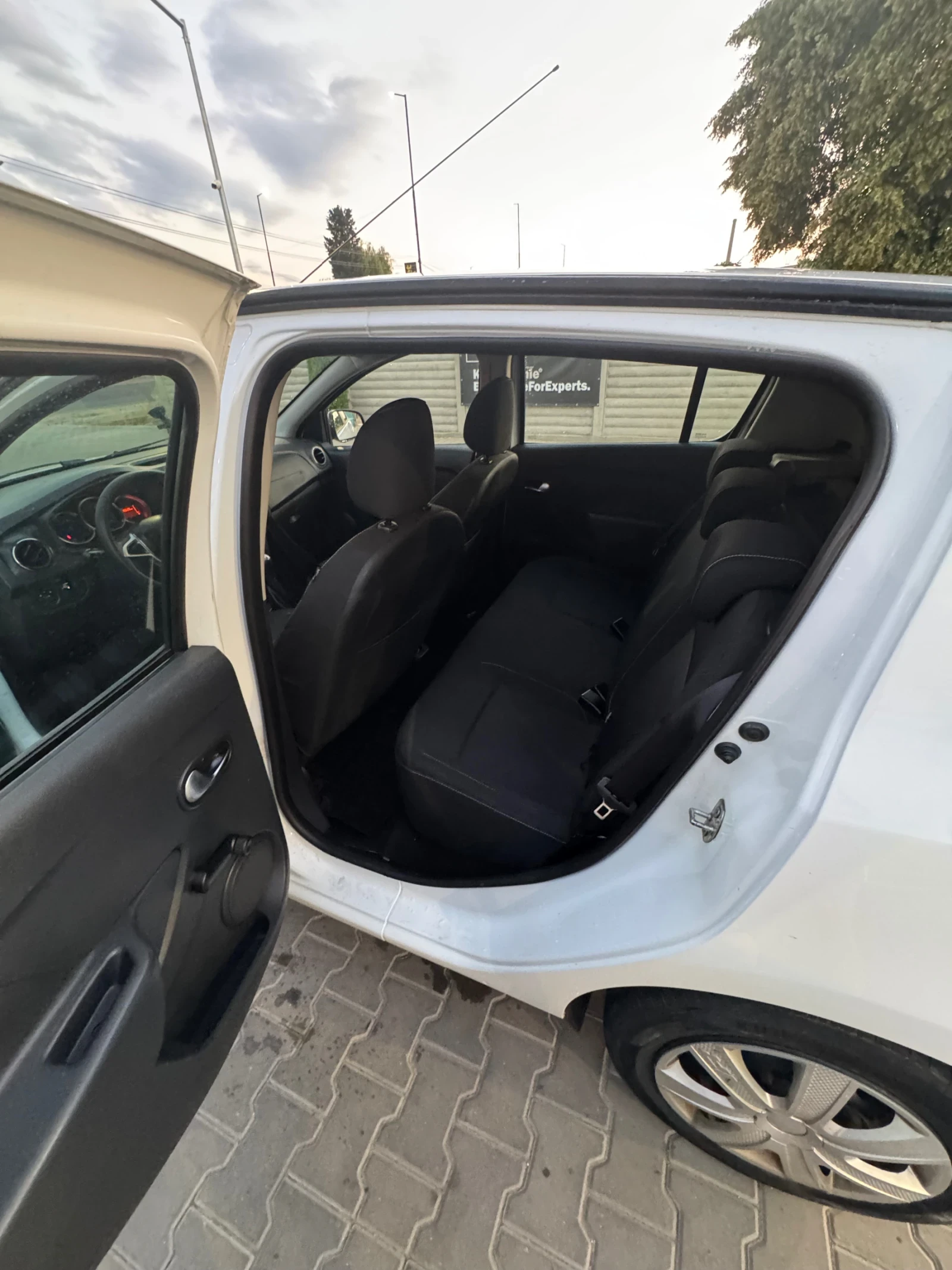 Dacia Sandero 1.0 SCe Бензин/Газ - изображение 9