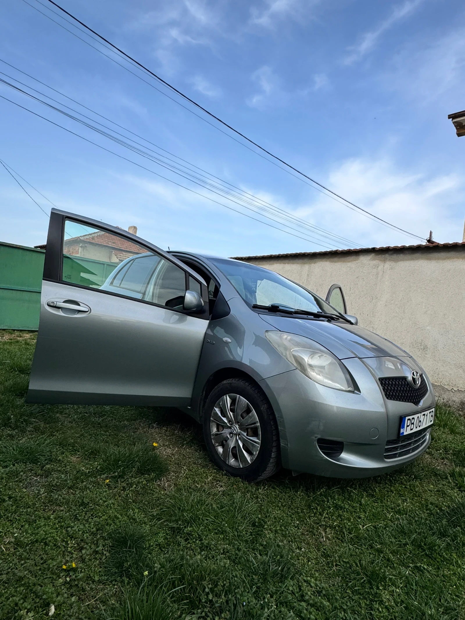 Toyota Yaris 1.4D D-4D, снимка 15 - Автомобили и джипове - 53737660