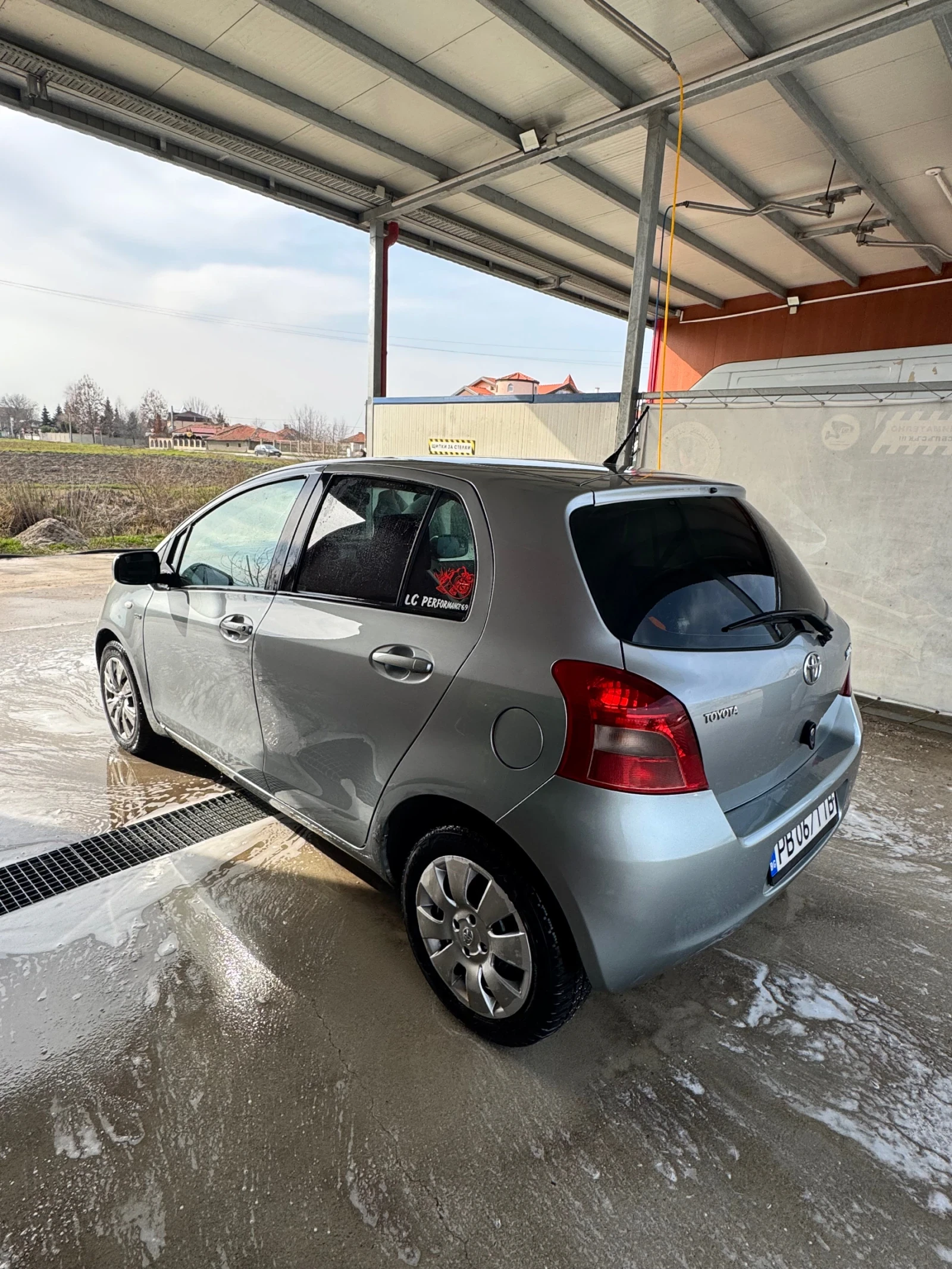 Toyota Yaris 1.4D D-4D, снимка 13 - Автомобили и джипове - 53737660