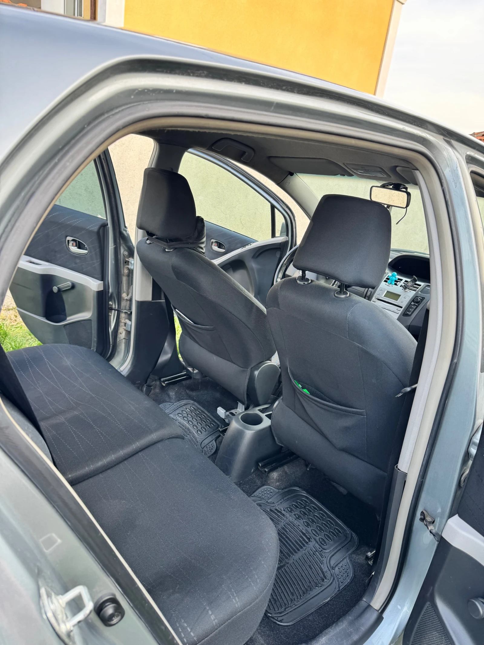 Toyota Yaris 1.4D D-4D, снимка 8 - Автомобили и джипове - 53737660