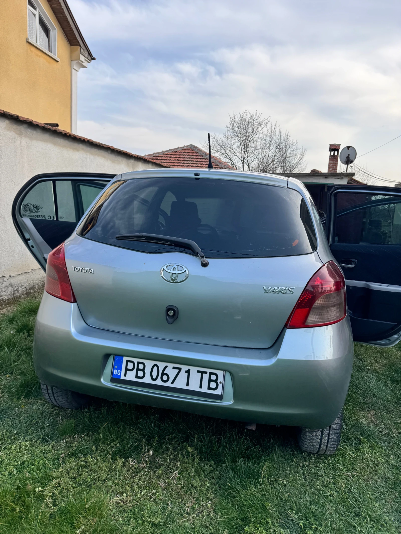 Toyota Yaris 1.4D D-4D, снимка 14 - Автомобили и джипове - 53737660