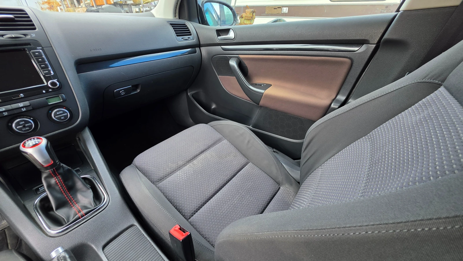 VW Golf 2.0TDI GT 4motion, снимка 9 - Автомобили и джипове - 54093357