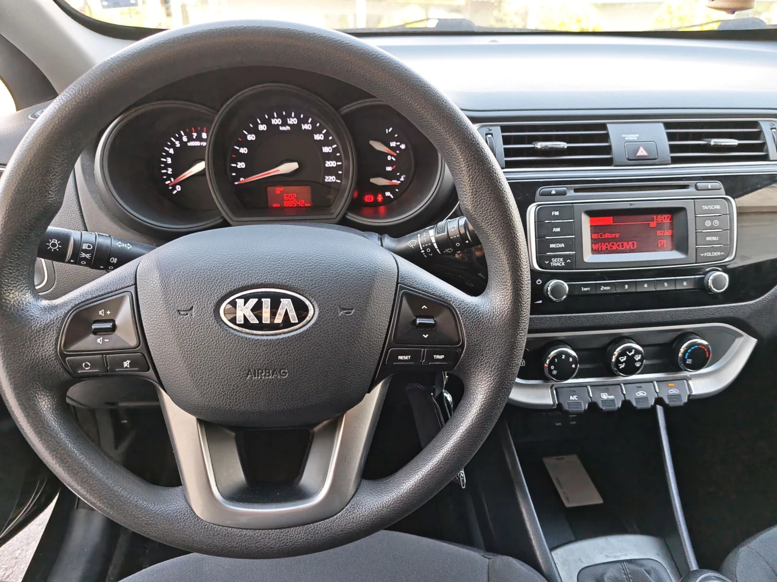 Kia Rio 1.2i Eco Dynamic Перфектен, снимка 13 - Автомобили и джипове - 54157094