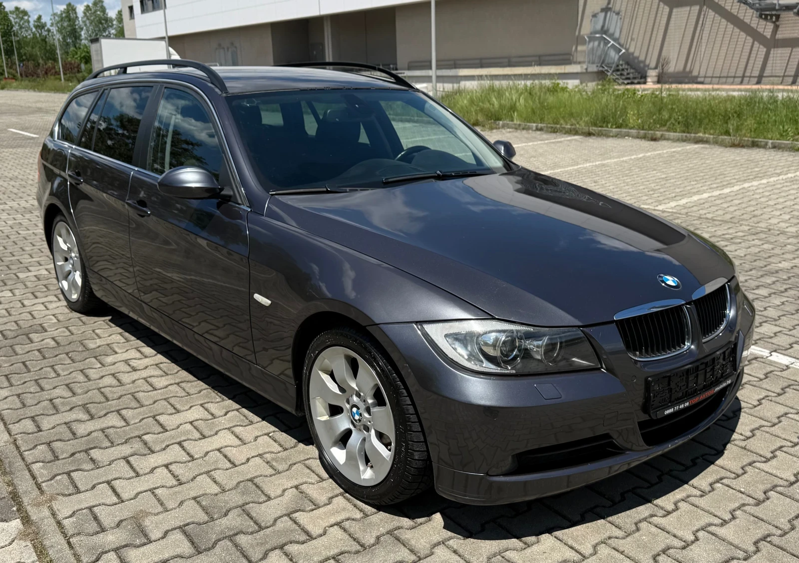BMW 325 i/218kc/Автоматик/RWD/Navi/PDC/Bi-Xenon/Серв.истор, снимка 3 - Автомобили и джипове - 54672570