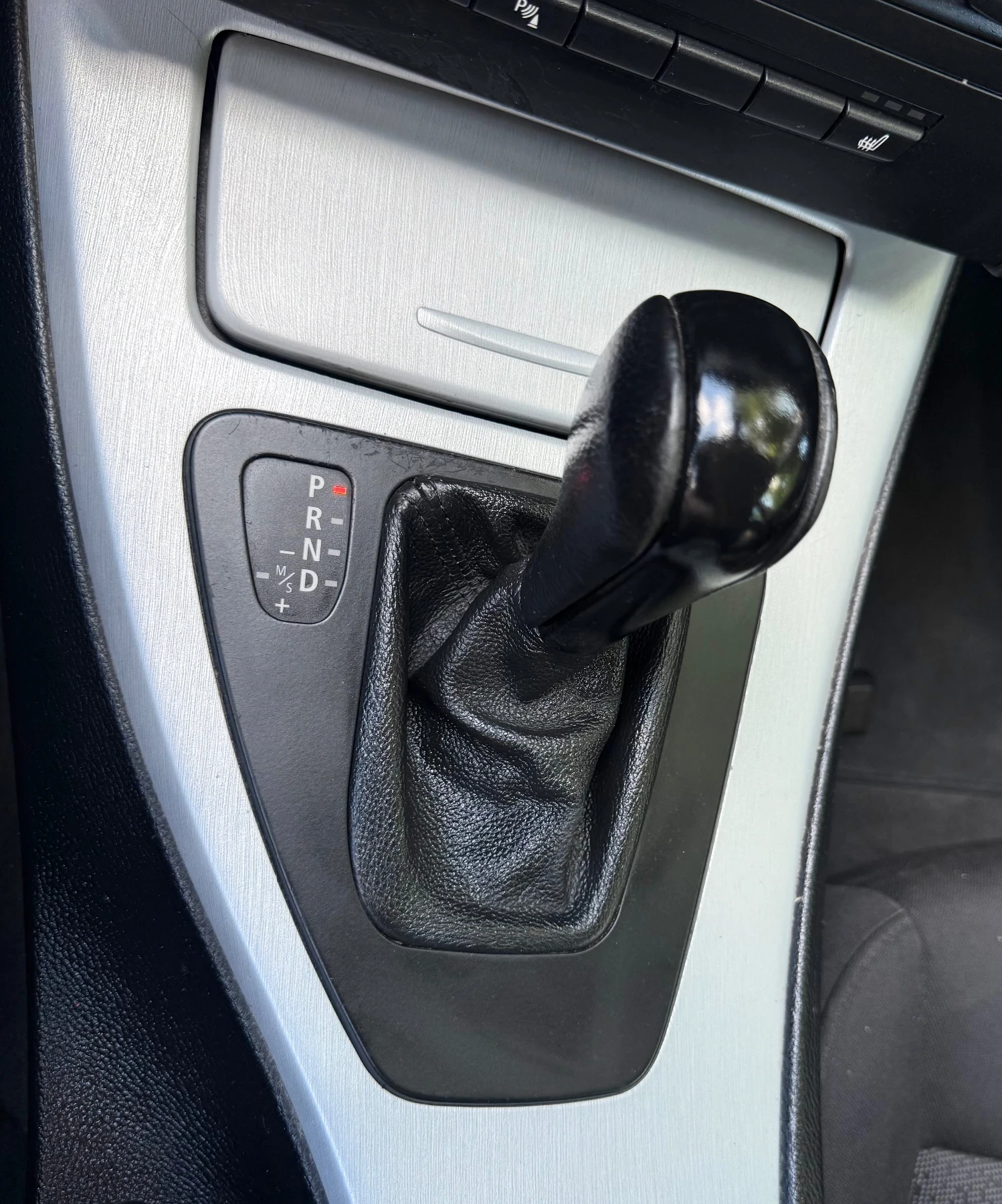 BMW 325 i/218kc/Автоматик/RWD/Navi/PDC/Bi-Xenon/Серв.истор, снимка 11 - Автомобили и джипове - 54672570