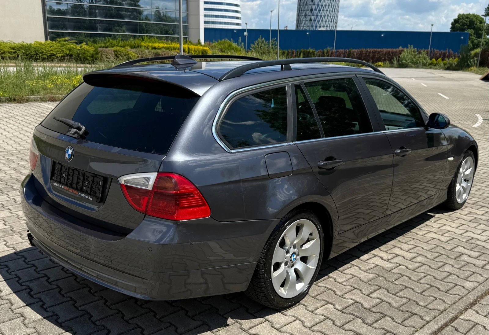 BMW 325 i/218kc/Автоматик/RWD/Navi/PDC/Bi-Xenon/Серв.истор, снимка 4 - Автомобили и джипове - 54672570