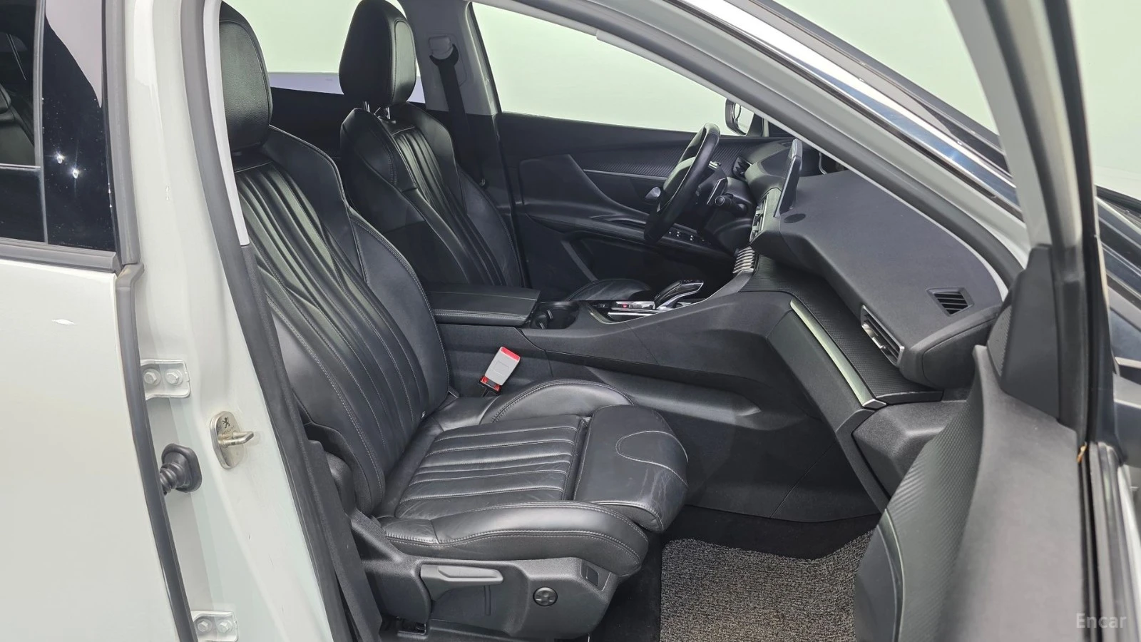 Peugeot 3008 Allure* КОЖА* КАМЕРА* ПОДГРЕВ* , снимка 11 - Автомобили и джипове - 55604249