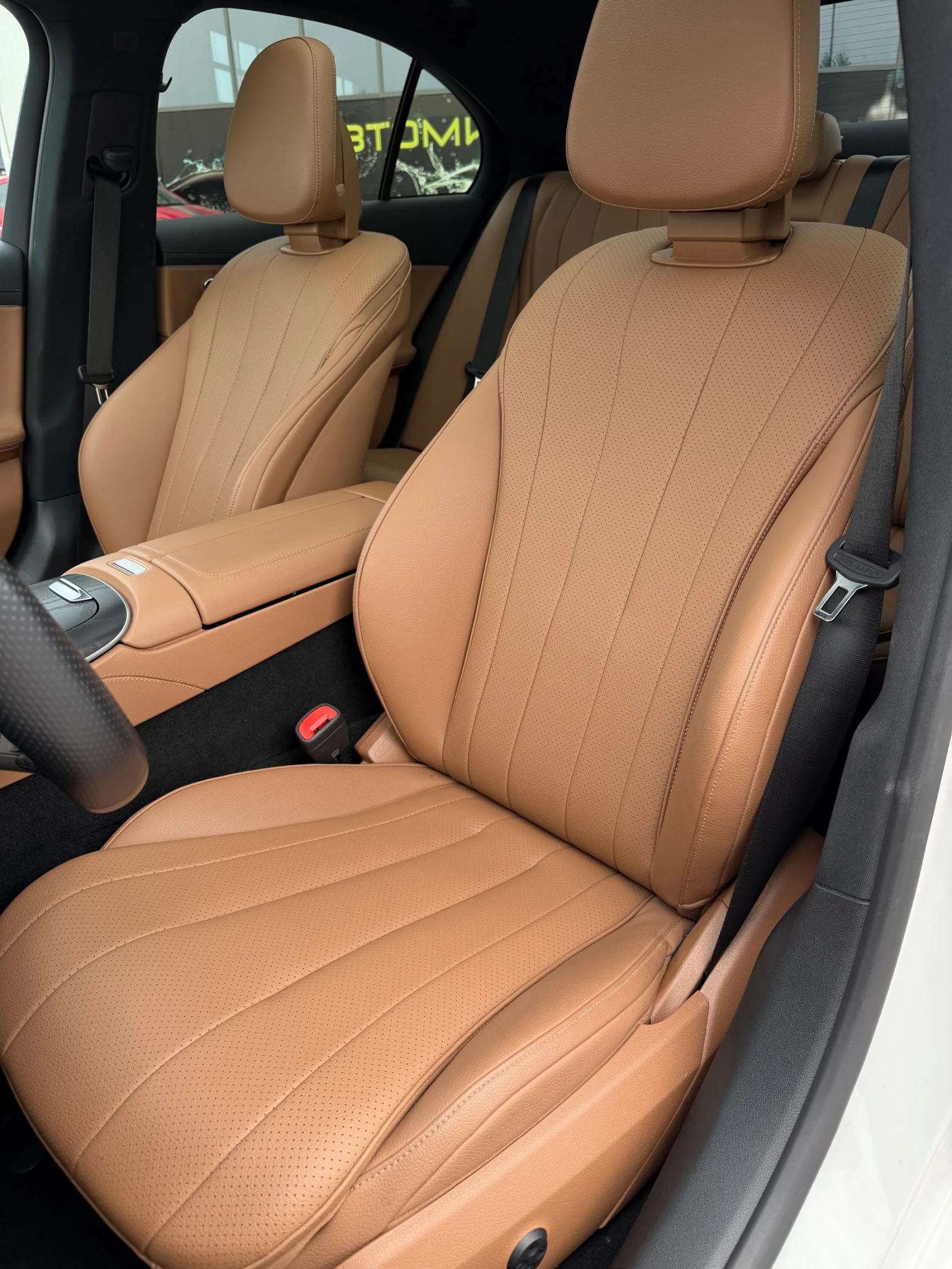 Mercedes-Benz E 200 D/AMG PACK/ГАРАНЦИОННА/SUPERSCEEN /2025г, снимка 12 - Автомобили и джипове - 55722524