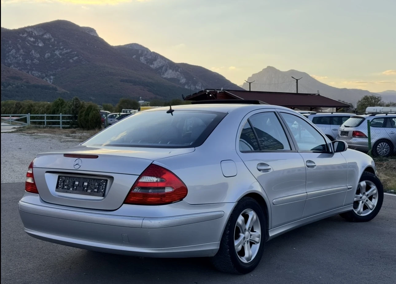 Mercedes-Benz E 280 Avangade, снимка 4 - Автомобили и джипове - 56300867