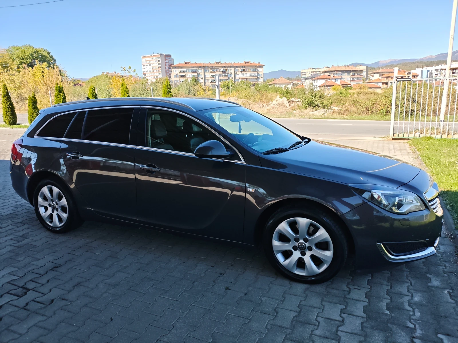 Opel Insignia, снимка 2 - Автомобили и джипове - 56346471