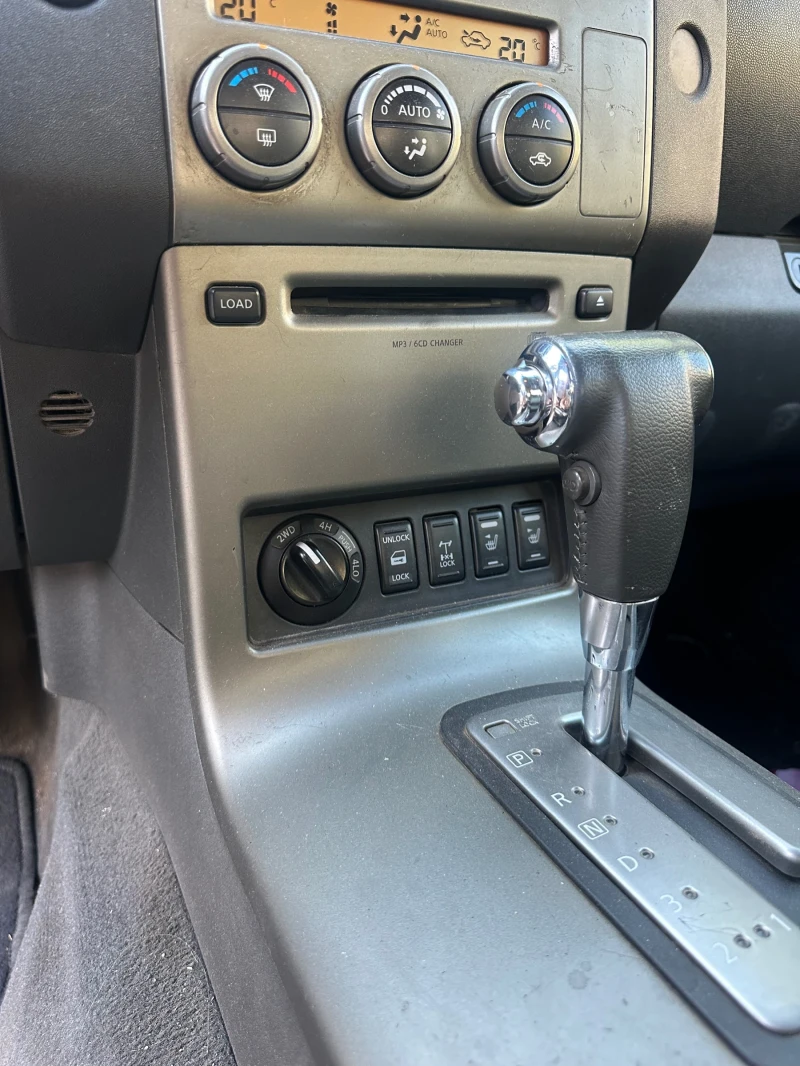 Nissan Navara 2.5 , снимка 5 - Автомобили и джипове - 51157147