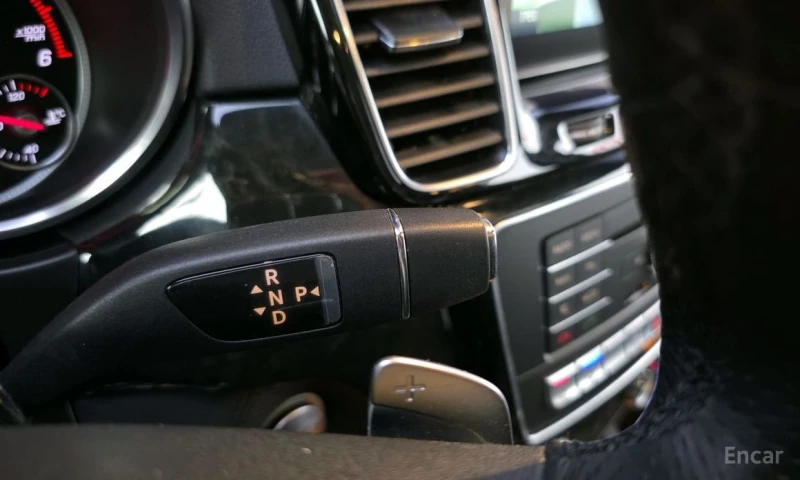 Mercedes-Benz GLS 400, снимка 9 - Автомобили и джипове - 53045646