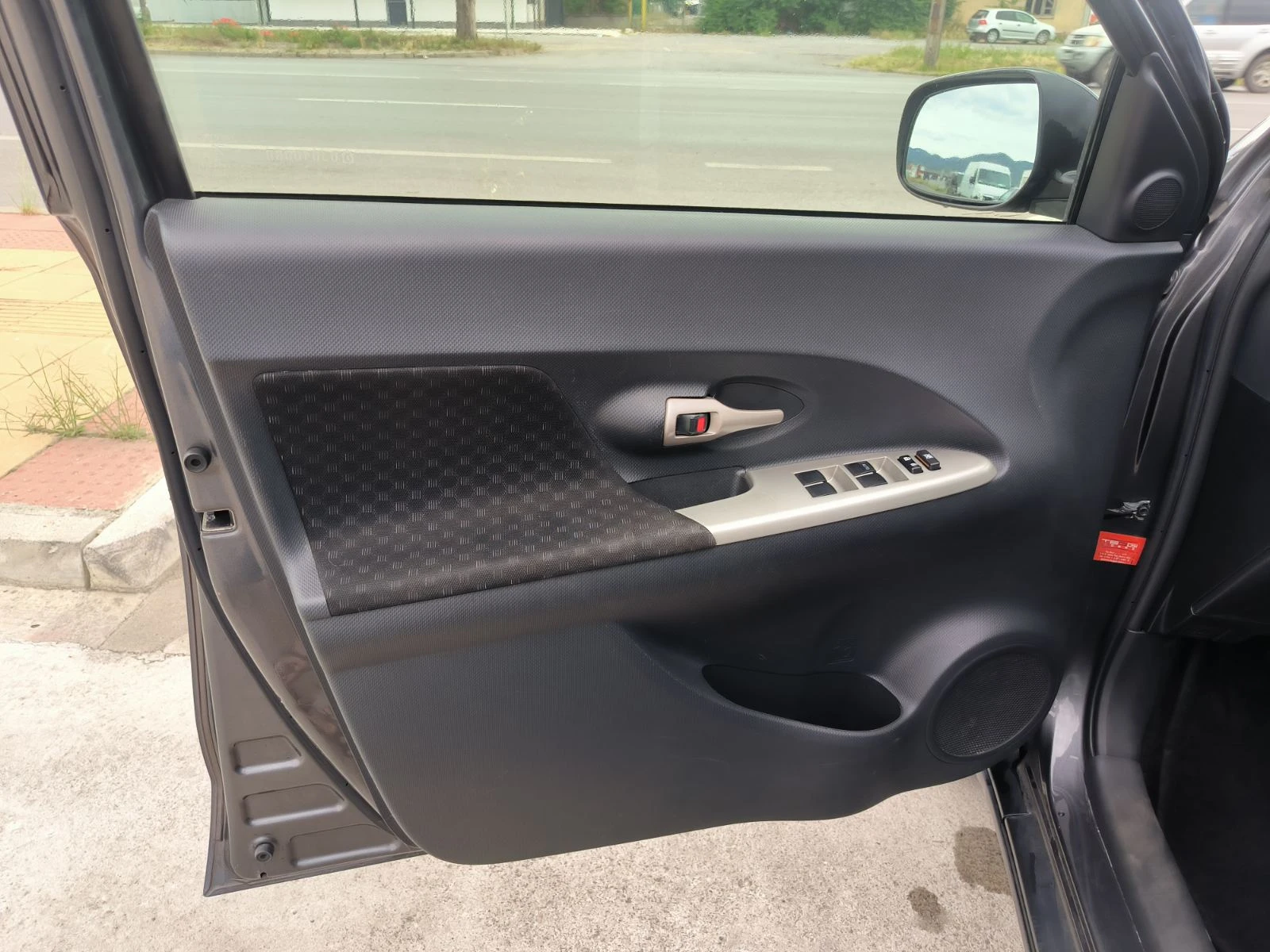 Toyota Urban Cruiser 1.4d-4x4-Euro-4-6sk. | Mobile.bg � ����������� 12