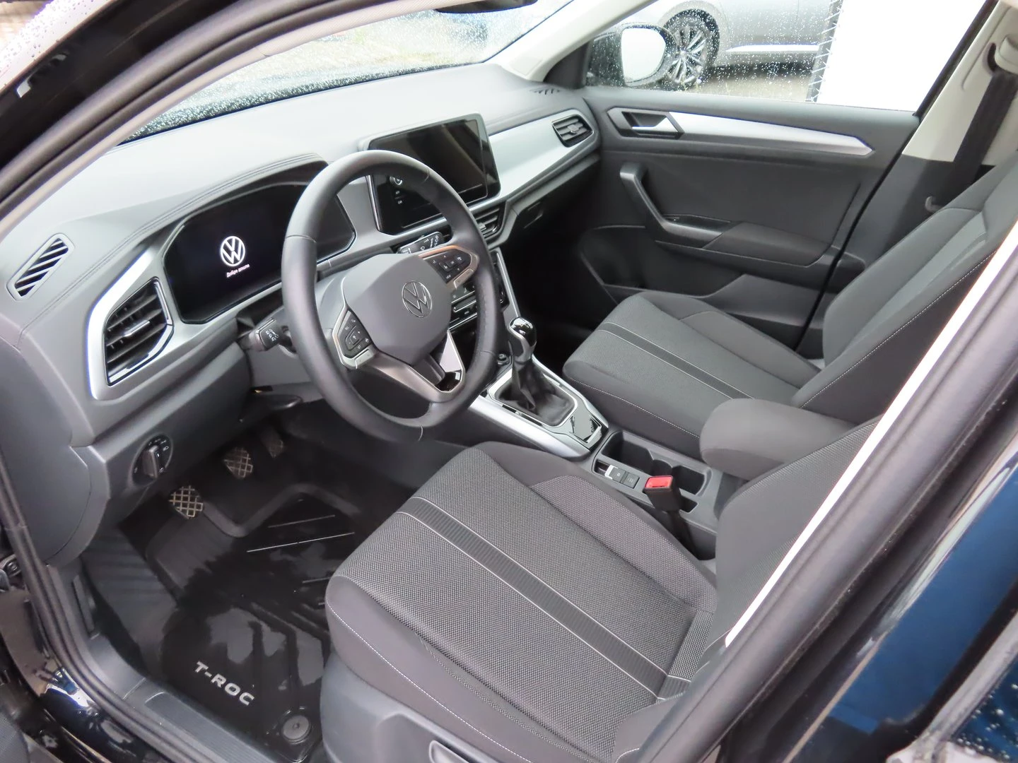 VW T-Roc VW T- Roc Life Plus 2.0 TDI SCR - изображение 4