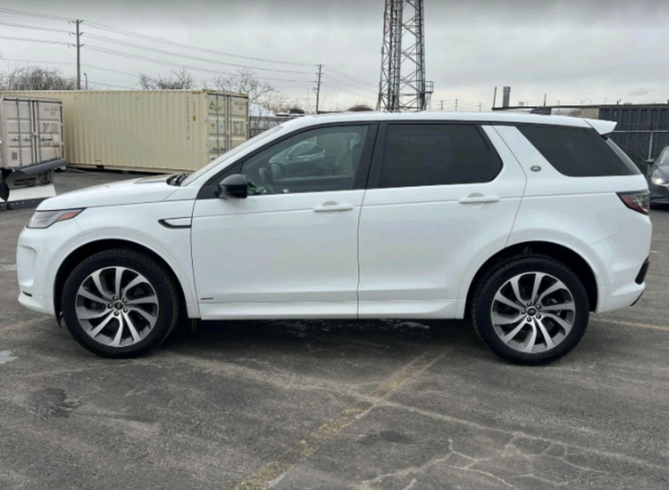 Land Rover Discovery Sport R-Dynamic SE 2.0L - изображение 2