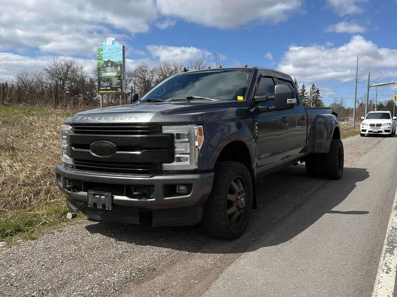 Ford F350 Super Duty/  LARIAT 4WD Crew Cab 8' Box / 