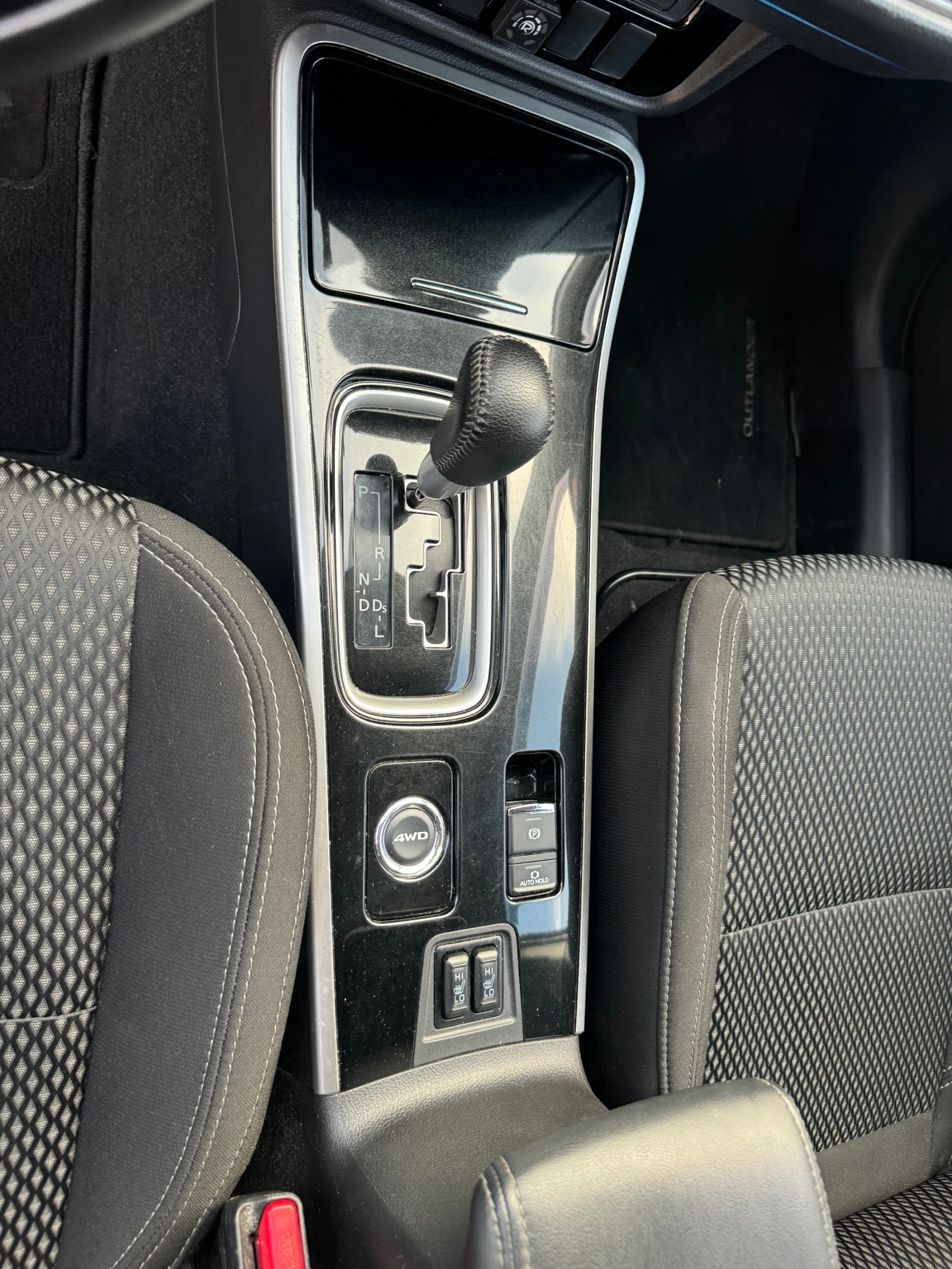Mitsubishi Outlander 2.4-Gaz-4x4-TOP, снимка 9 - Автомобили и джипове - 55316510