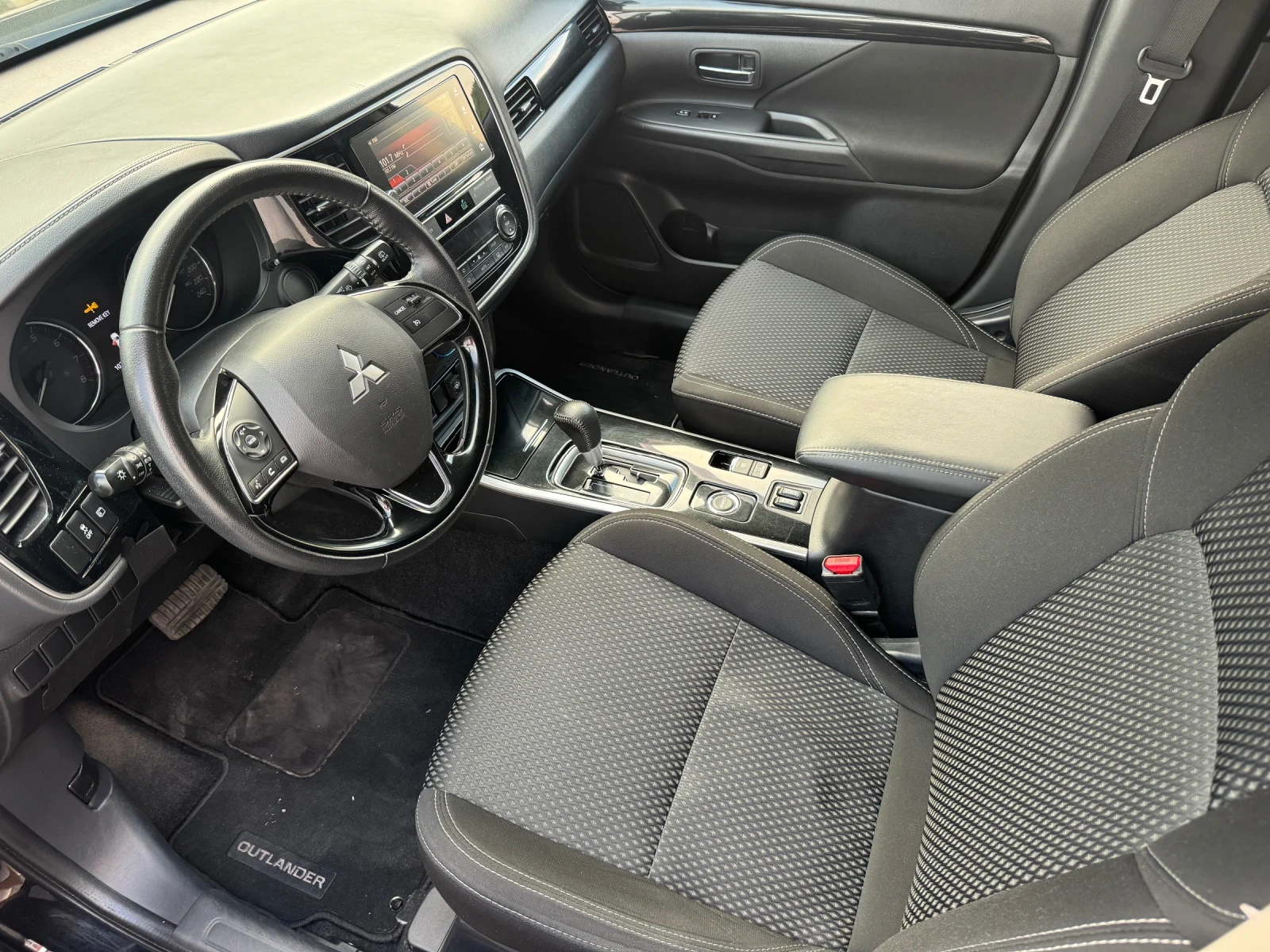 Mitsubishi Outlander 2.4-Gaz-4x4-TOP, снимка 8 - Автомобили и джипове - 55316510