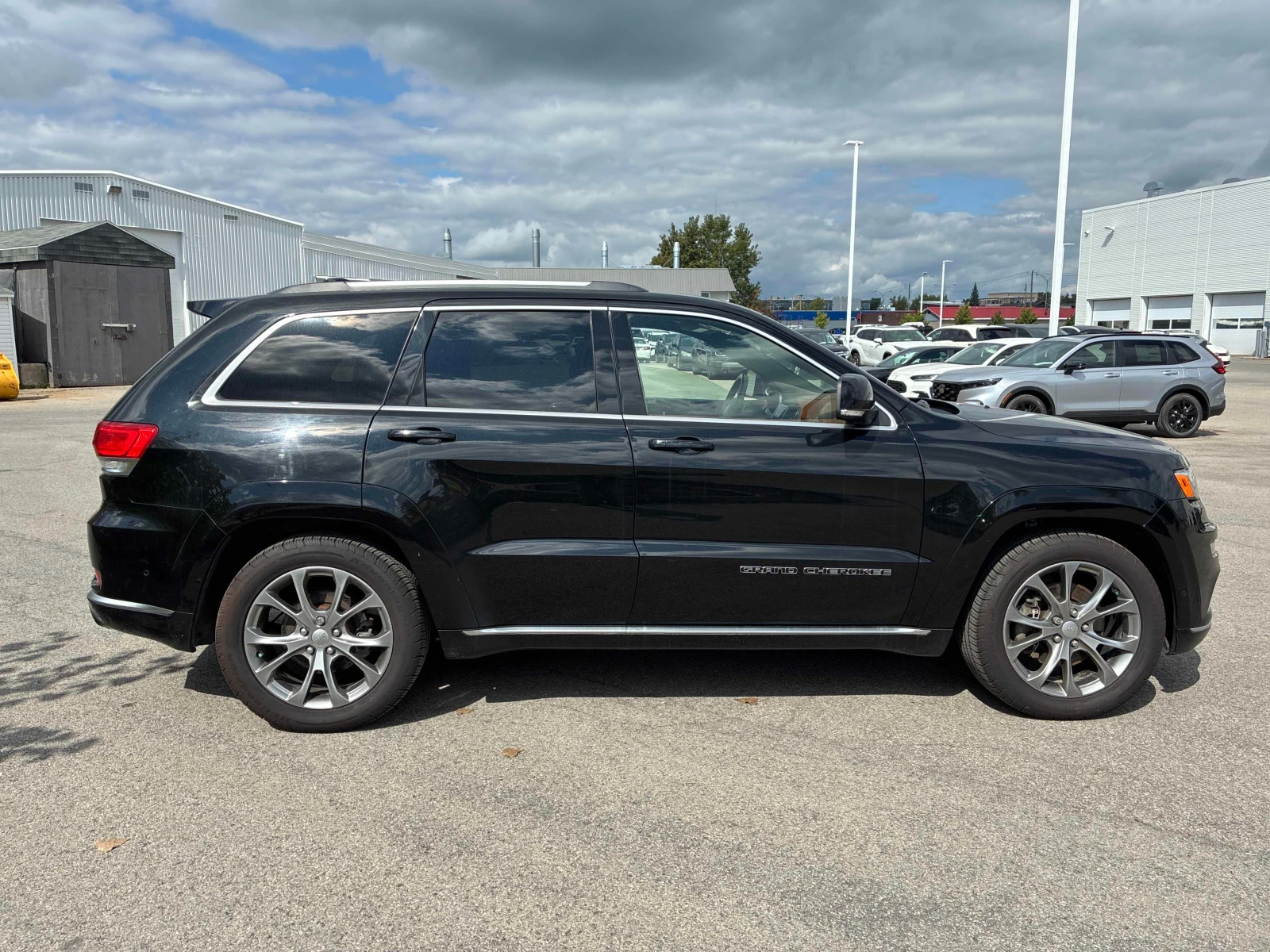 Jeep Grand cherokee * Summit * АВТОКРЕДИТ * ГЛАВНО ПРЕДСТАВИТЕЛСТВО, снимка 4 - Автомобили и джипове - 56114562
