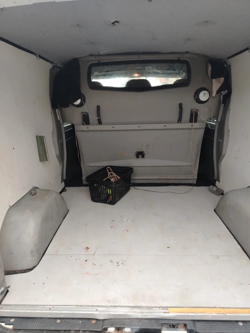 Renault Trafic 1.9 D 100кс. 5 местен, снимка 11 - Бусове и автобуси - 53596794