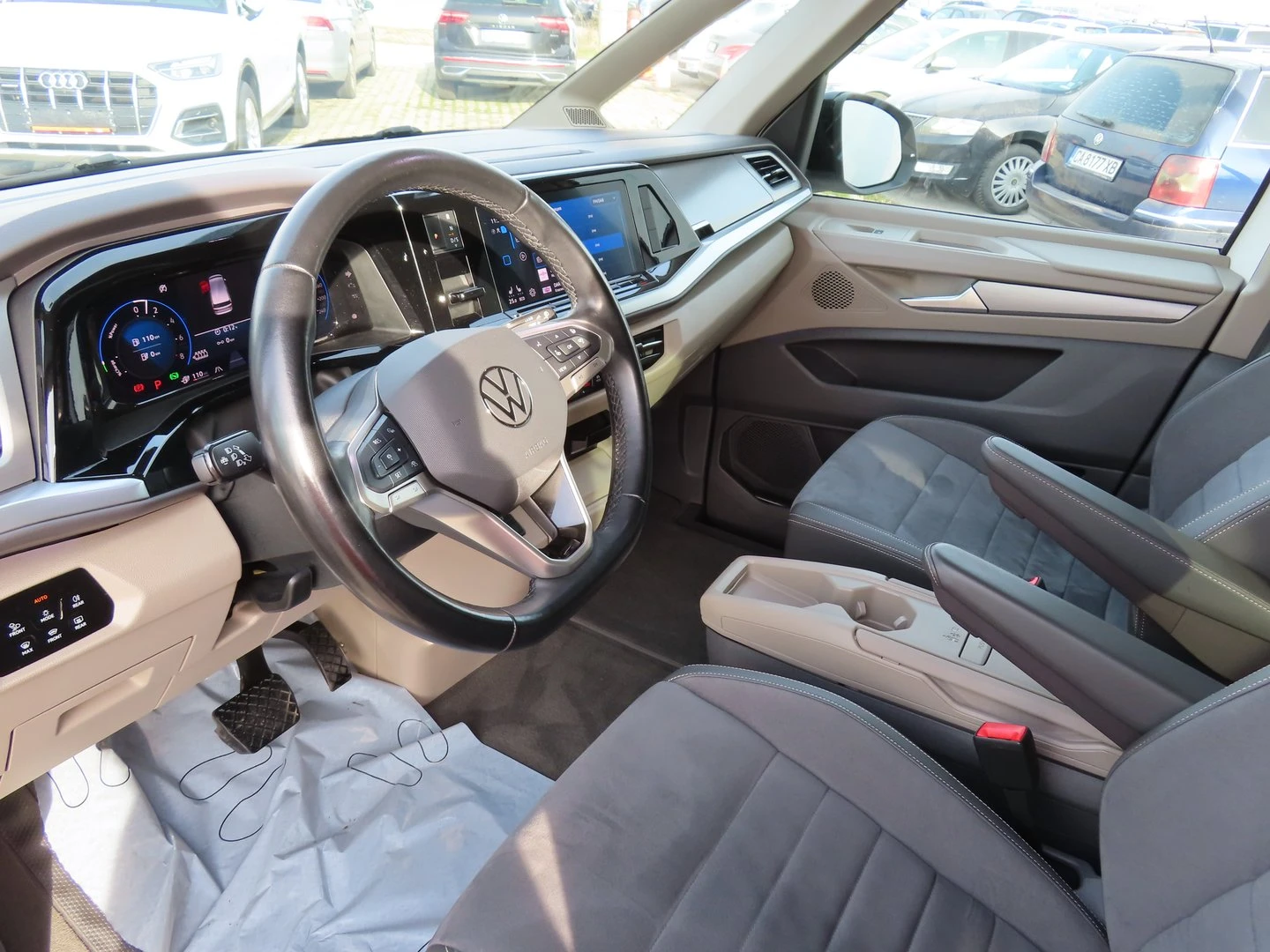 VW Multivan Life S 1.4 eHybrid, снимка 4 - Бусове и автобуси - 53910536