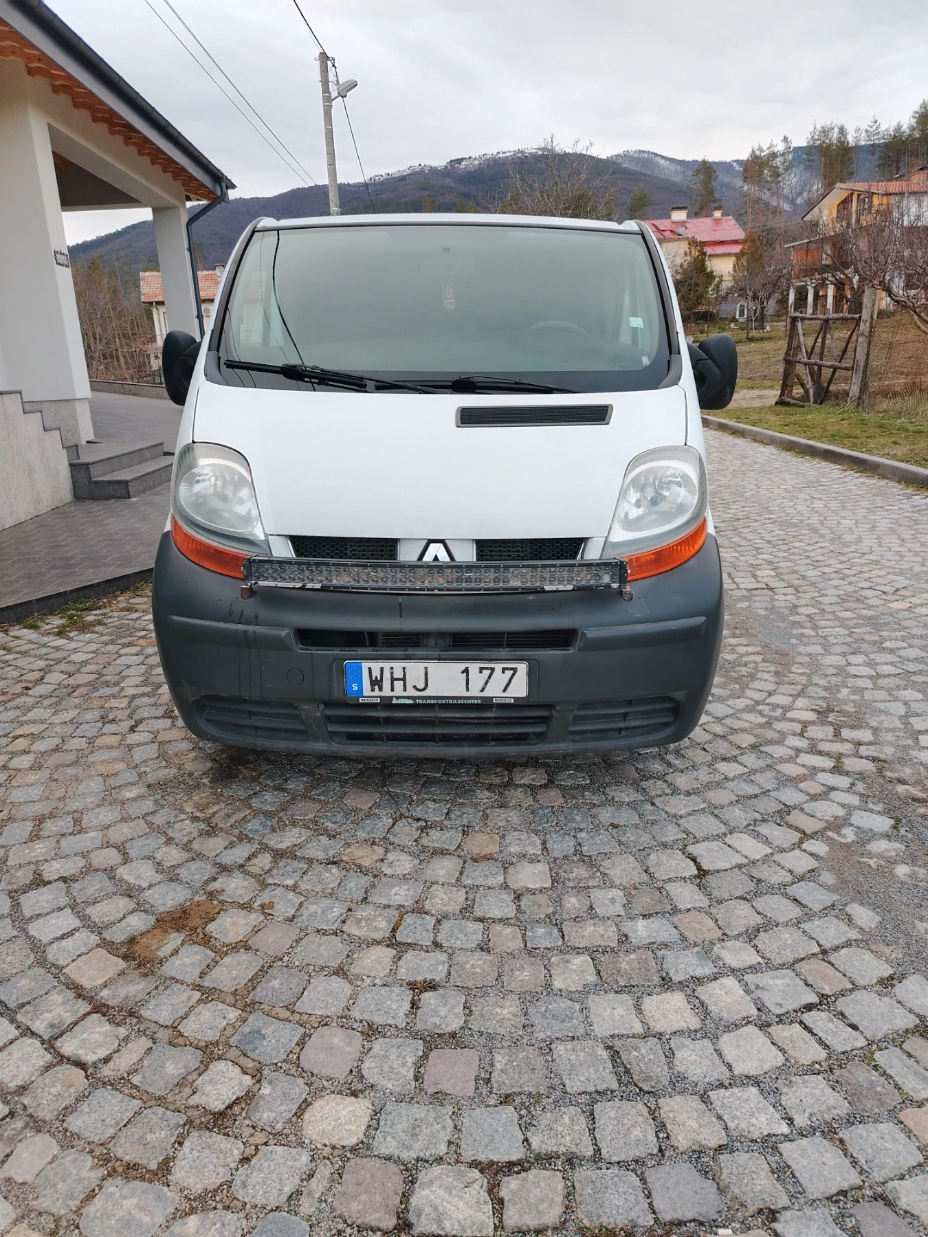 Renault Trafic 1.9 D 100кс. 5 местен - изображение 2