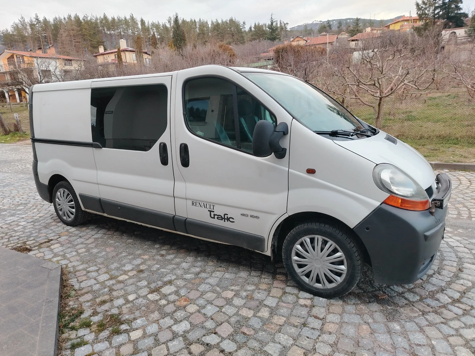 Renault Trafic 1.9 D 100кс. 5 местен - изображение 3