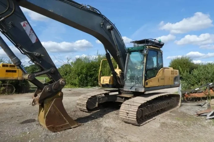 Багер Volvo EC240 CL, снимка 2 - Индустриална техника - 47575675