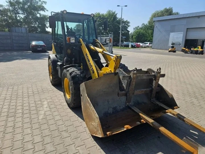 Челен товарач Komatsu  WA70-7, снимка 5 - Индустриална техника - 48989426