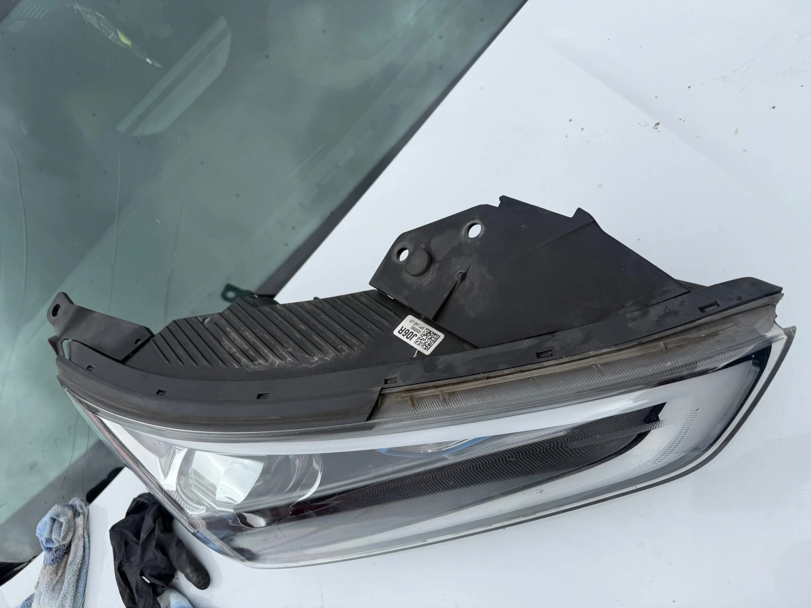 Hyundai Ioniq 2017г десен фар