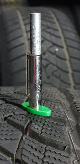 Гуми Зимни 235/55R19, снимка 1