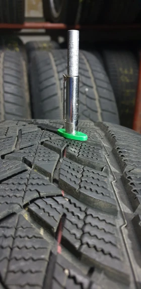 Гуми Зимни 235/55R19, снимка 2