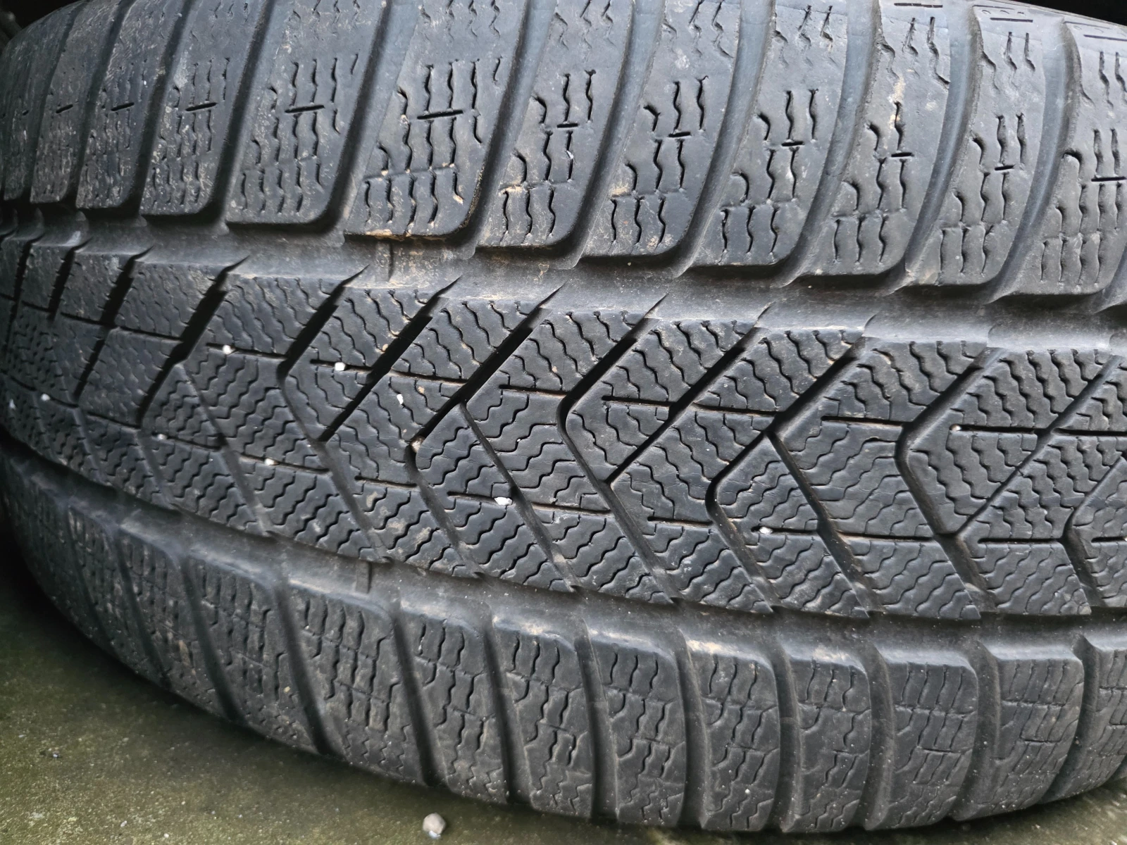 Гуми Зимни 275/45R20, снимка 4 - Гуми и джанти - 53982746