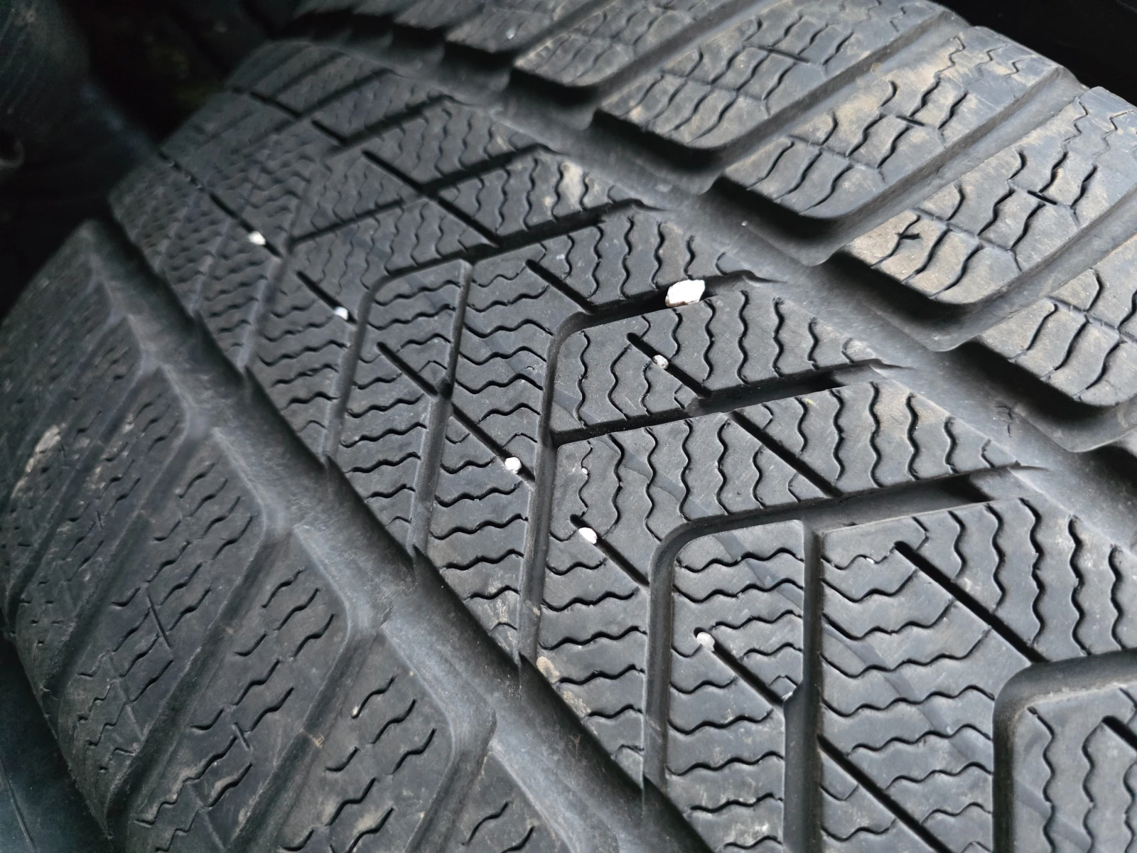 Гуми Зимни 275/45R20, снимка 5 - Гуми и джанти - 53982746