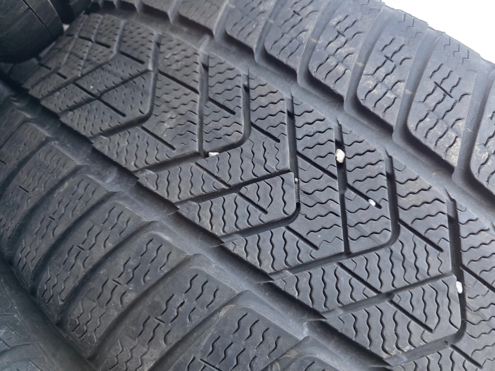 Гуми Зимни 275/45R20, снимка 6 - Гуми и джанти - 53982746