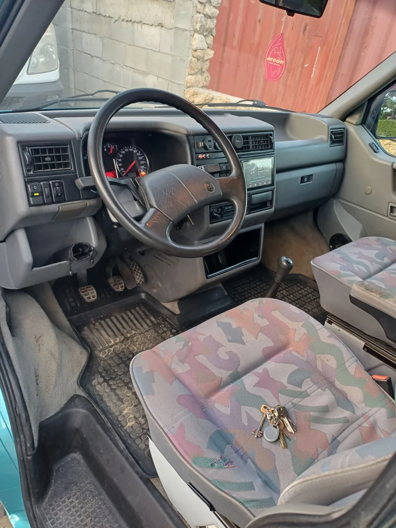 VW Multivan 1.8Turbo, снимка 12 - Автомобили и джипове - 47319839