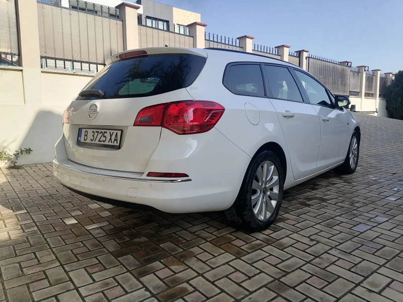 Opel Astra SPORTS TOURER, снимка 5 - Автомобили и джипове - 51734992