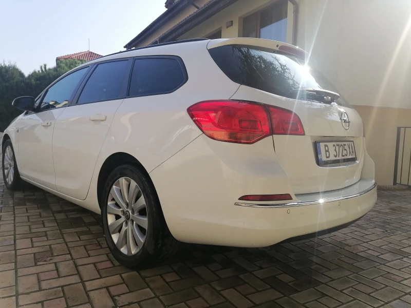 Opel Astra SPORTS TOURER, снимка 4 - Автомобили и джипове - 51734992