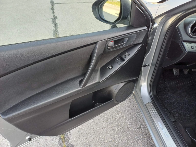 Mazda 3 1.6 Benzin 105k.s., снимка 7 - Автомобили и джипове - 51909623