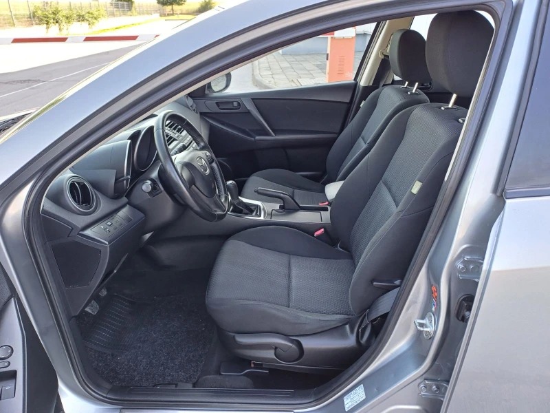 Mazda 3 1.6 Benzin 105k.s., снимка 8 - Автомобили и джипове - 51909623
