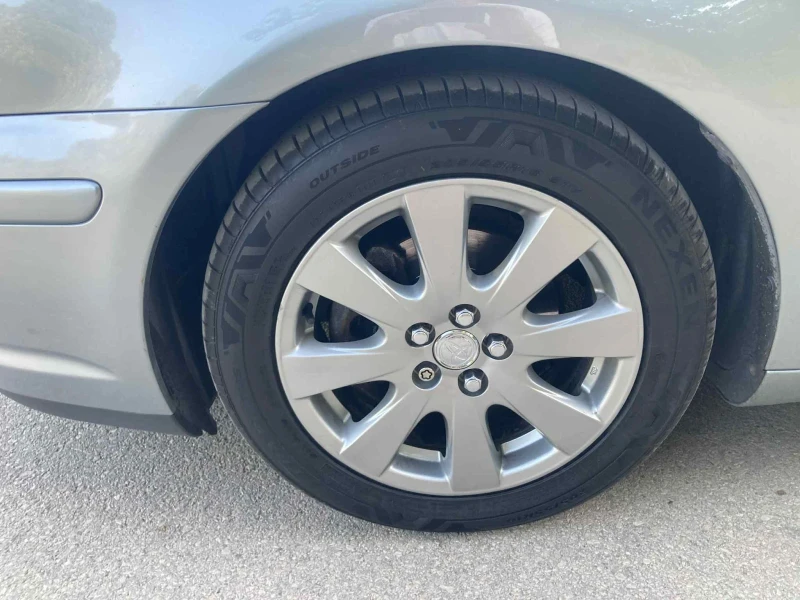 Toyota Avensis, снимка 12 - Автомобили и джипове - 52671173