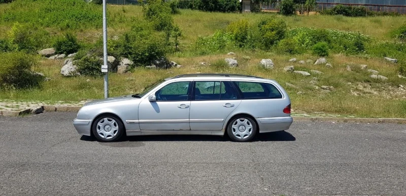 Mercedes-Benz E 320 CDI, снимка 2 - Автомобили и джипове - 53506977