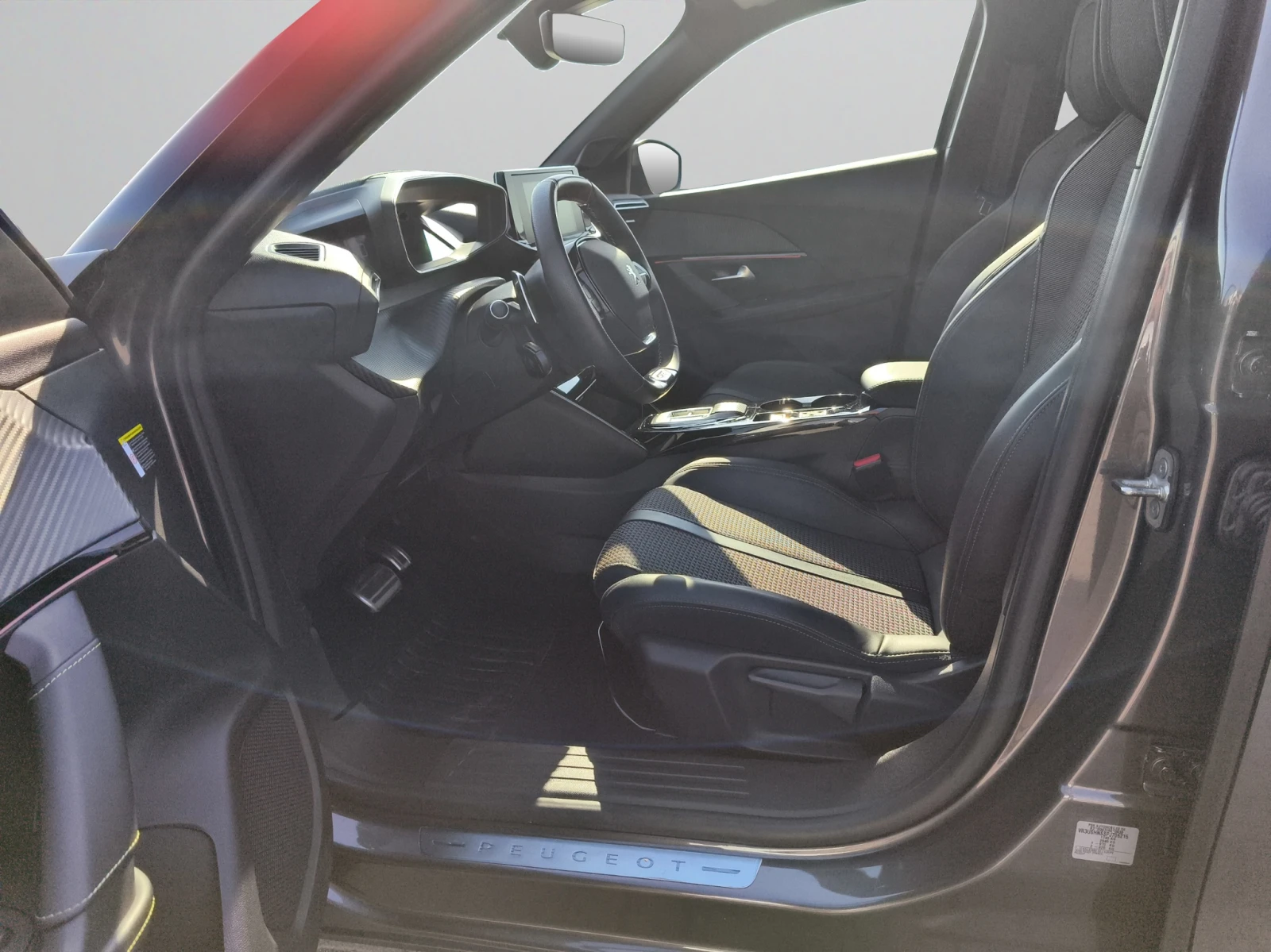 Peugeot 2008 GT 1.2 PureTech 130 EAT8 EURO6 - изображение 10
