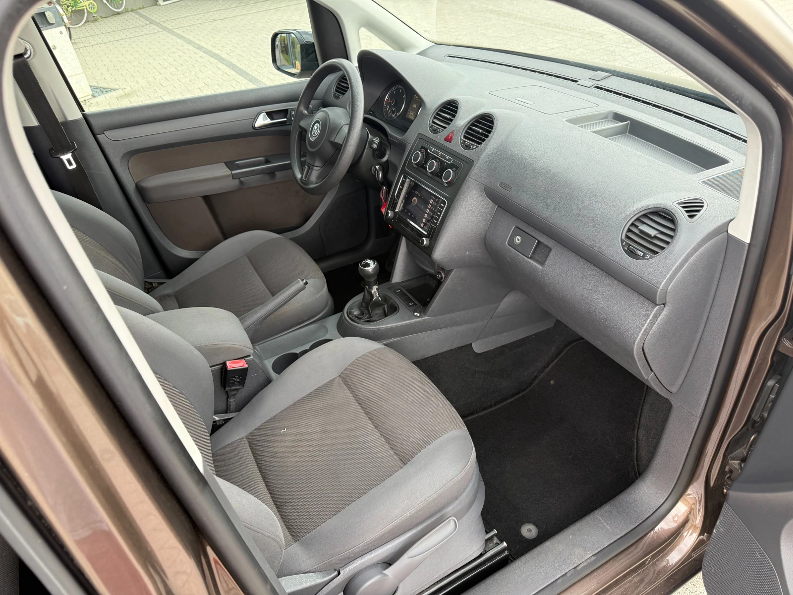 VW Caddy 1.6TDI Клима Euro 5  - изображение 8
