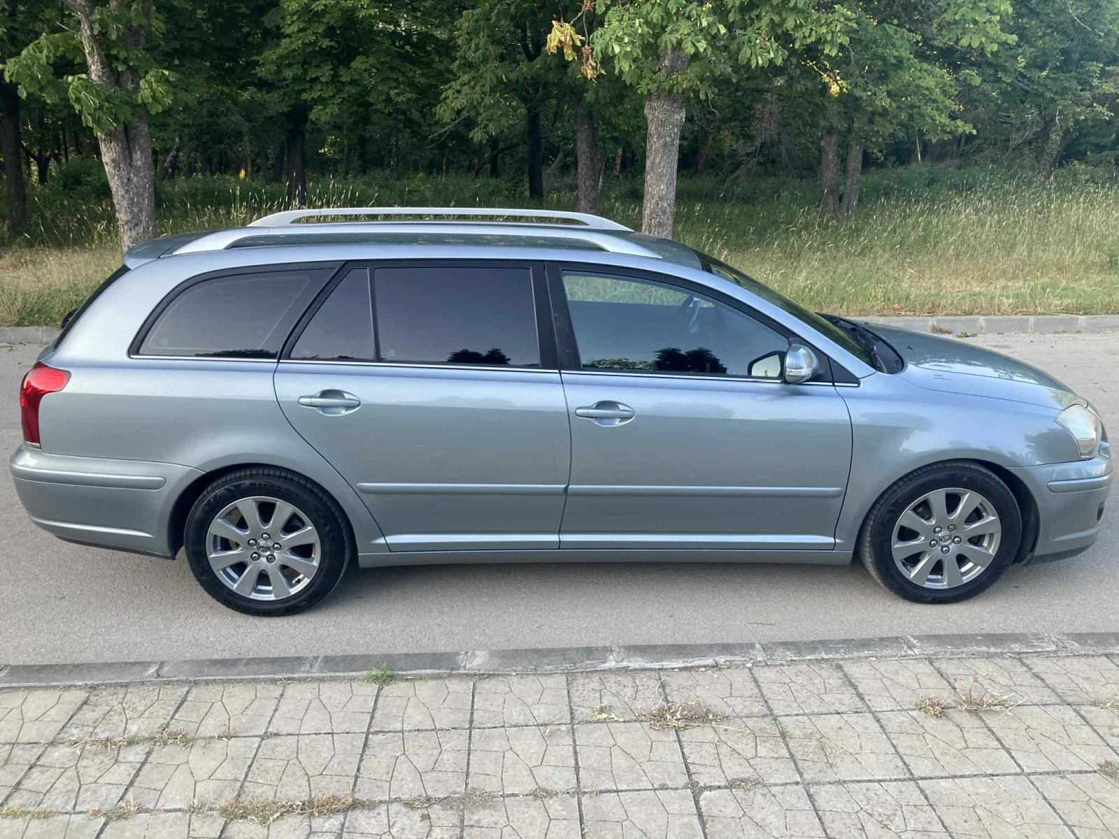 Toyota Avensis  - изображение 2