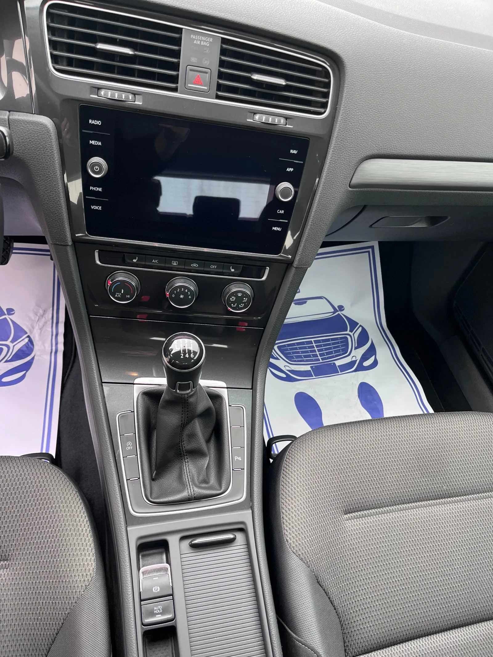 VW Golf 2.0 TDI/С ПЪЛНА СЕРВИЗНА ИСТОРИЯ/ДОП.ЧИФТ ГУМИ, снимка 13 - Автомобили и джипове - 53821059