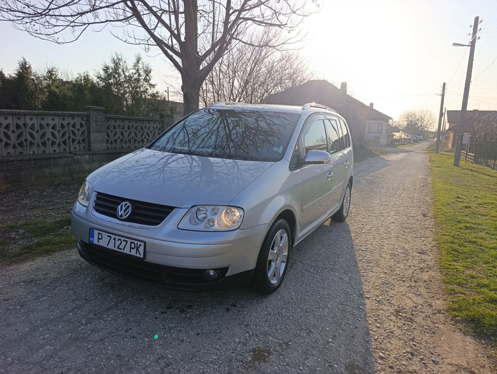 VW Touran 2.0 TDI 140к.с., снимка 2 - Автомобили и джипове - 53851451